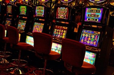 Baccarat and roulette live table interface on sga508 slot